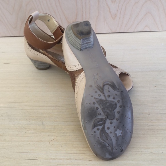 “Hispanitas” Leather open toe sandals. US7.5/EU38 - Picture 6 of 9